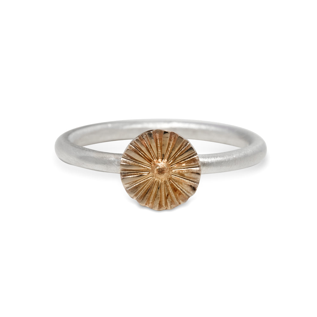 Daisy Gold Top Ring